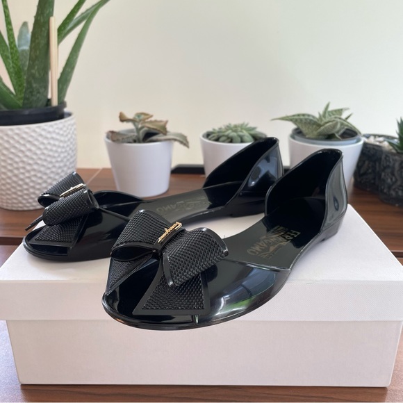 New As✨ Salvatore Ferragamo Jelly Flats - Authentic❣️Peep toe -signature bow🖤 - Picture 2 of 8